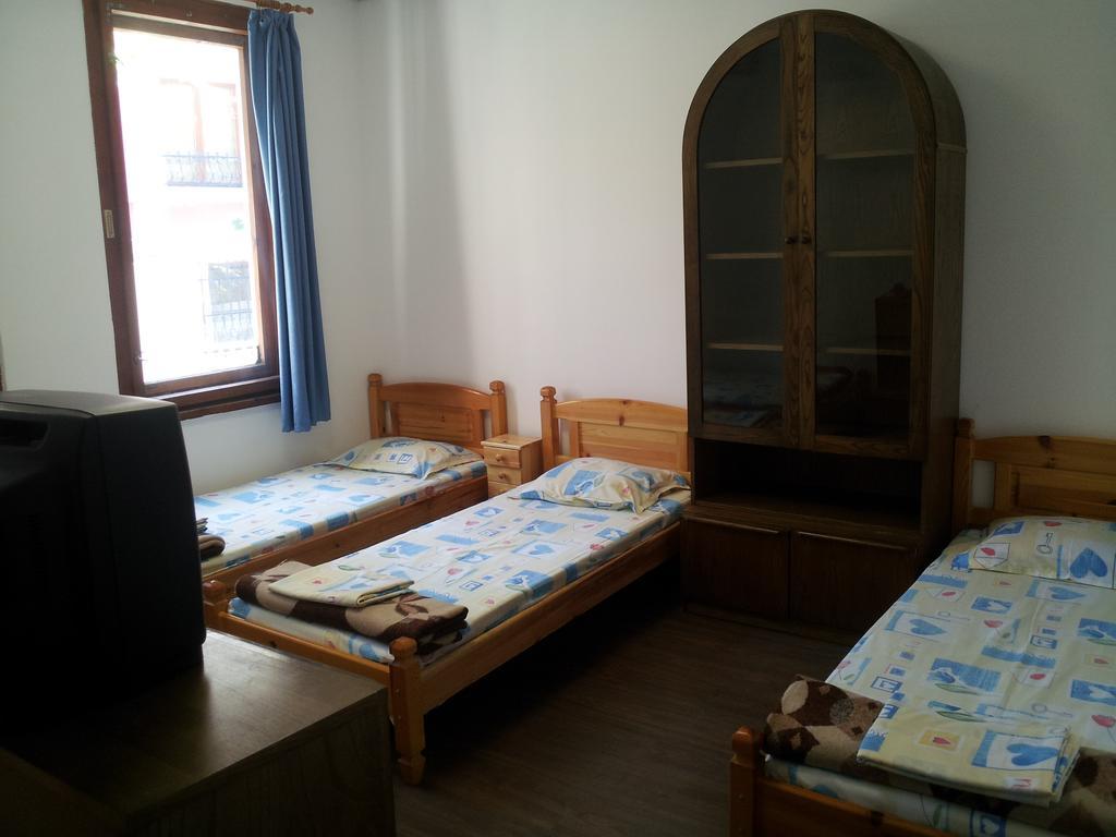 Old House Hostel Burgas Room photo